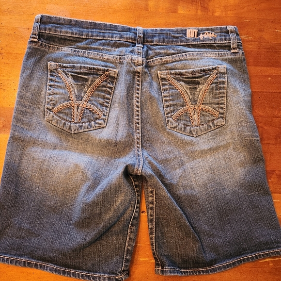 Kut from the Kloth Jean shorts, Size 10 - Picture 3 of 6